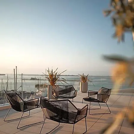 ホテル Laguna Faro - Adults Only 4*
