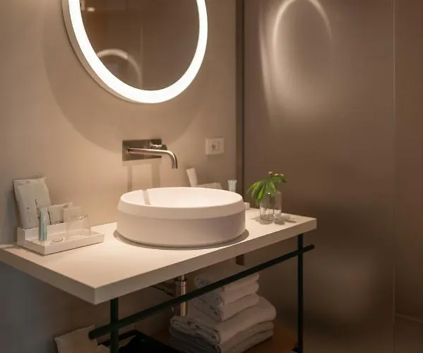 ホテル Laguna Faro - Adults Only 4*